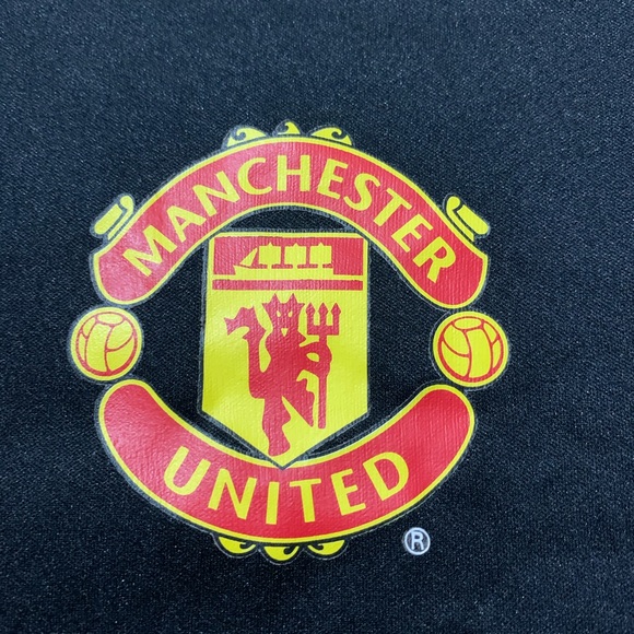 Men’s Manchester United Shirt - Picture 2 of 3